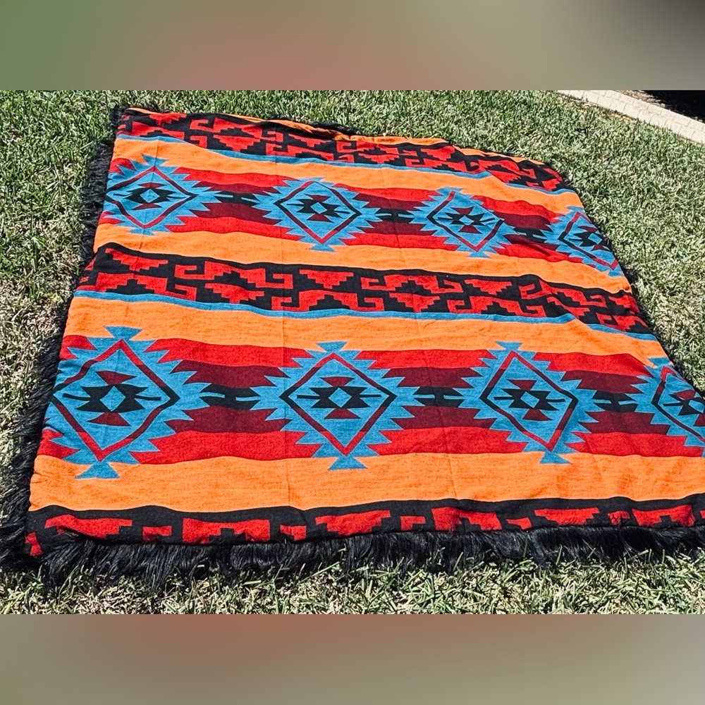 DOUBLE SIDED SOUTHERN WITH BLACK FOXFUR ON THE OTHER SIDE MINKEY BLANKET